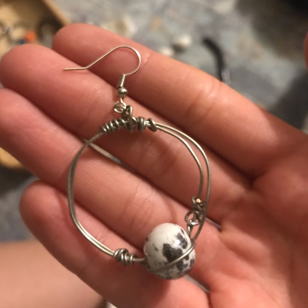 Wire earrings - Picture 2 of 8
